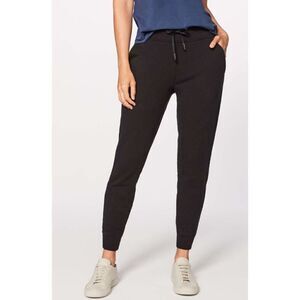 LULULEMON warm down 28” JOGGERS BLACK SWEAT PANTS sz 2